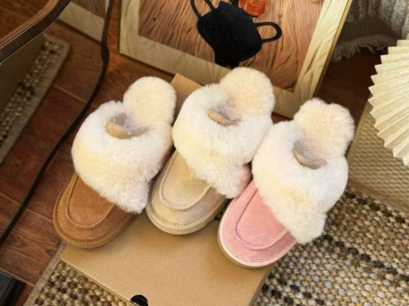 Women’s fur lined slippers for private label