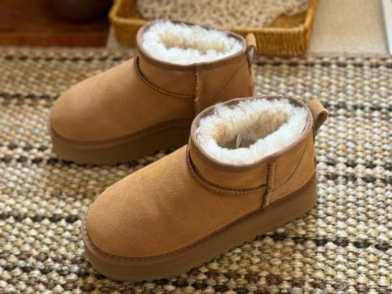 Classic short snow boots with warm lining